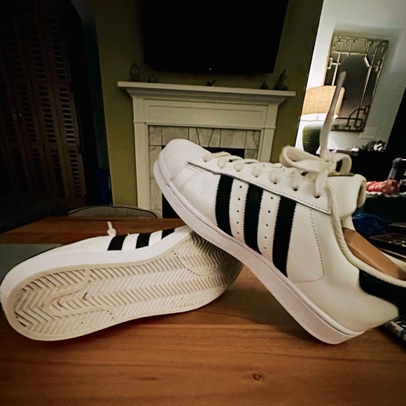 Adidas Superstar Sz. 9 White and Black Striped 
Sneakers, Clean, No Scuffs - Picture 1 of 5